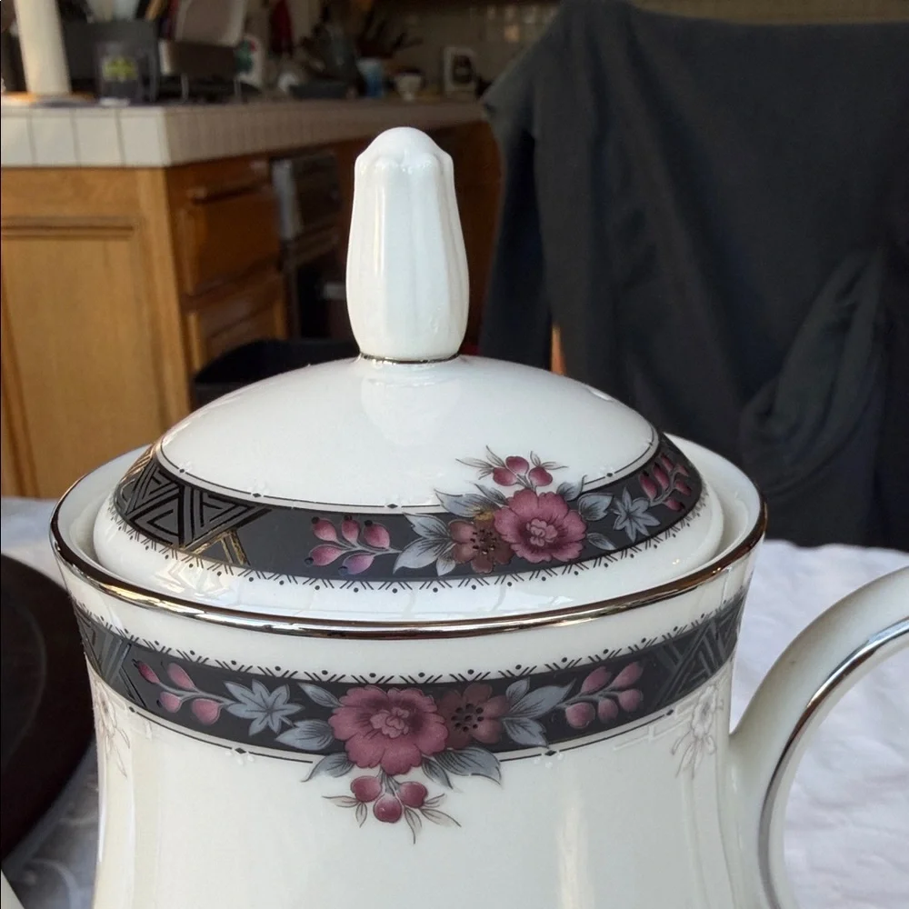 Like new  Noritake Etienne White Porcelain Coffee Pot with lid 10.5” 5 cups